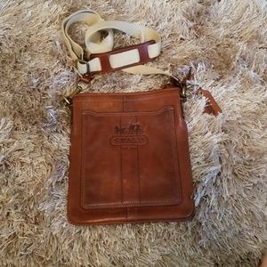 USED AUTHENTIC COACH CROSS BODY!